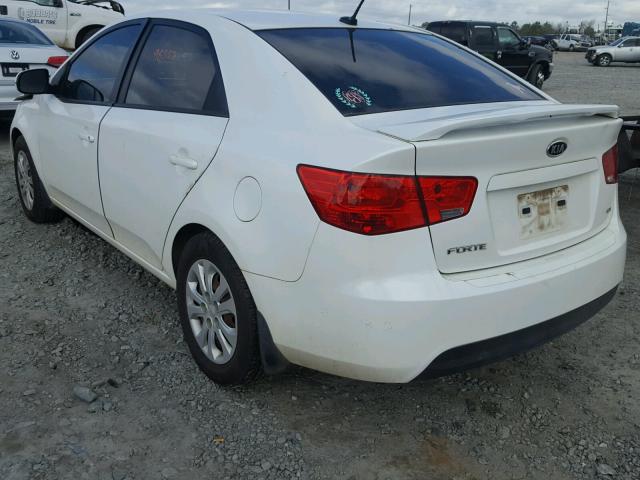 KNAFU4A28D5724580 - 2013 KIA FORTE EX WHITE photo 3