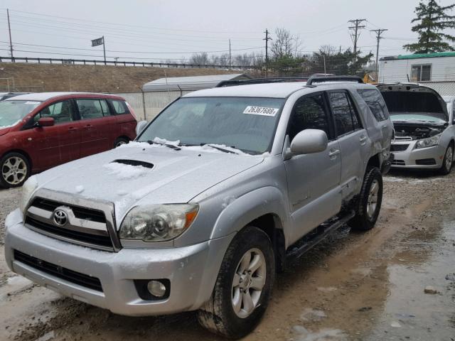 JTEBU14R168054781 - 2006 TOYOTA 4RUNNER SR SILVER photo 2