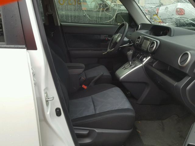 JTLZE4FE6CJ023112 - 2012 TOYOTA SCION XB WHITE photo 5