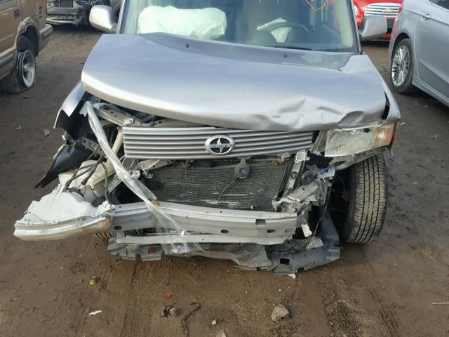 JTLKT324750219261 - 2005 TOYOTA SCION XB SILVER photo 7