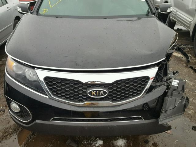 5XYKT4A26CG197651 - 2012 KIA SORENTO BA BLACK photo 7