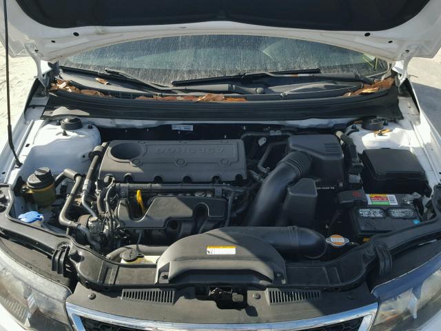 KNAFU4A23B5892477 - 2011 KIA FORTE EX WHITE photo 7