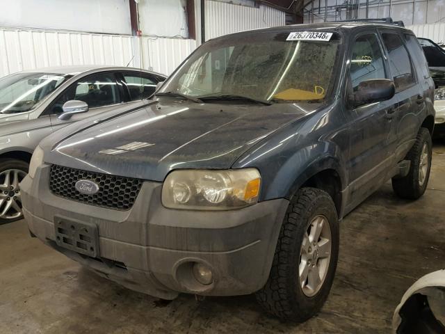 1FMYU93155KA95890 - 2005 FORD ESCAPE XLT BLUE photo 2