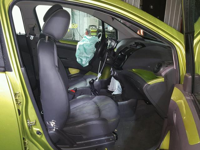 KL8CC6S9XDC504653 - 2013 CHEVROLET SPARK 1LT Зеленый фото 5