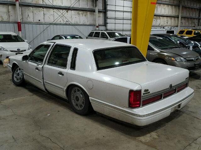 1LNLM82W7VY665290 - 1997 LINCOLN TOWN CAR WHITE photo 3