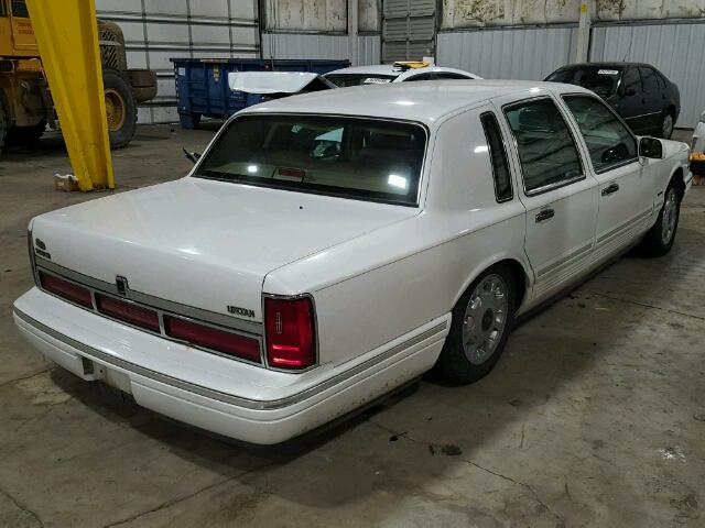 1LNLM82W7VY665290 - 1997 LINCOLN TOWN CAR WHITE photo 4