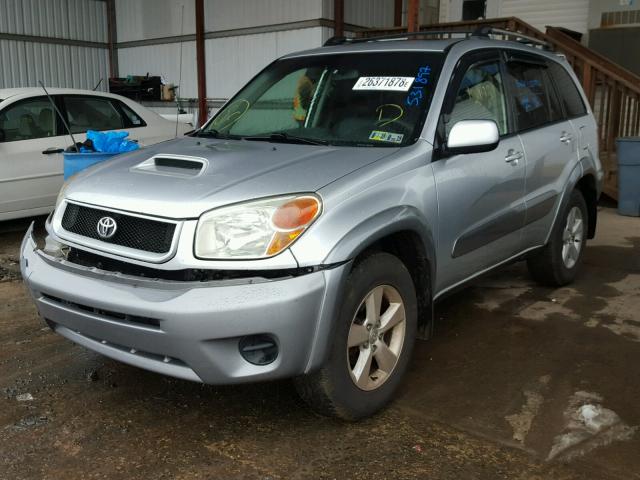 JTEGD20V456001050 - 2005 TOYOTA RAV4 SILVER photo 2