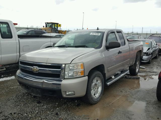 2GCEK19J471652846 - 2007 CHEVROLET SILVERADO SILVER photo 2