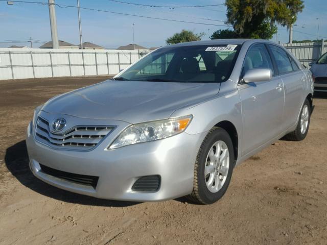 4T1BF3EK0BU699771 - 2011 TOYOTA CAMRY BASE SILVER photo 2