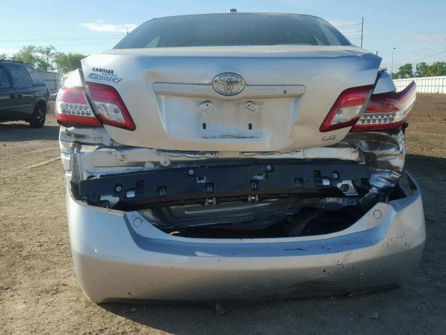 4T1BF3EK0BU699771 - 2011 TOYOTA CAMRY BASE SILVER photo 9