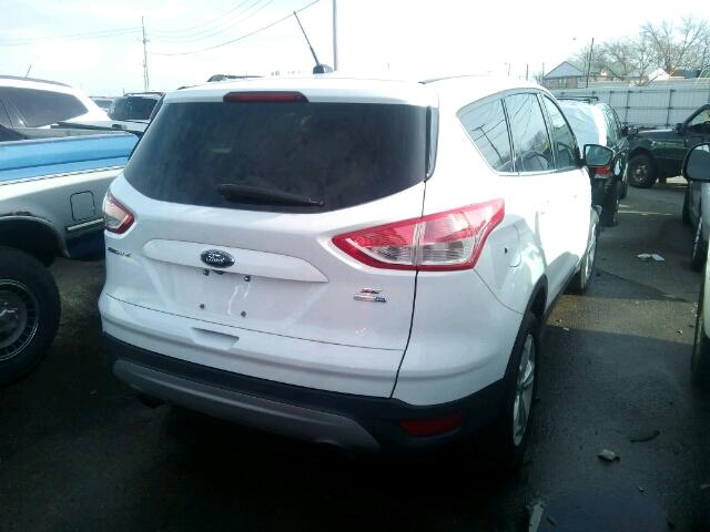 1FMCU9GX0FUC66222 - 2015 FORD ESCAPE SE WHITE photo 4