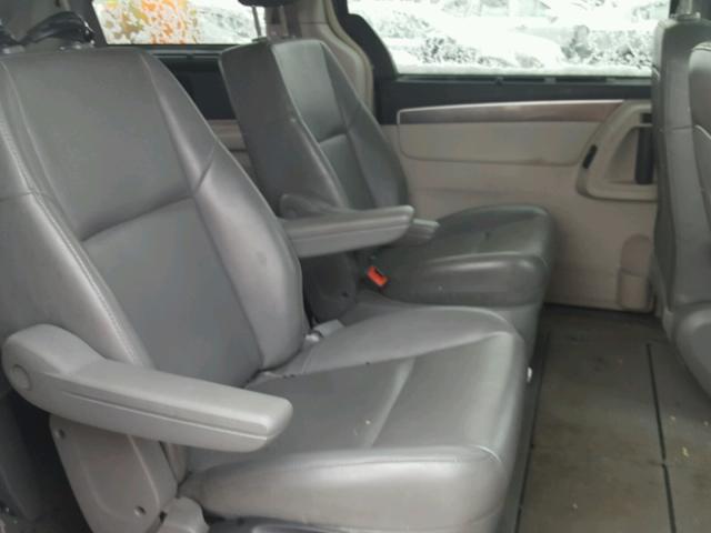 2V4RW3D12AR209389 - 2010 VOLKSWAGEN ROUTAN SE GRAY photo 6