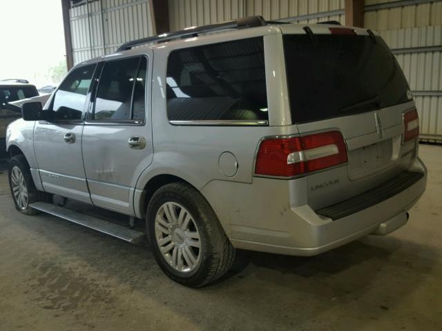 5LMJJ2H52BEJ10172 - 2011 LINCOLN NAVIGATOR SILVER photo 3
