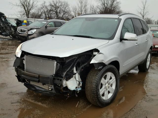 1GNLVGEDXAJ241747 - 2010 CHEVROLET TRAVERSE L SILVER photo 2