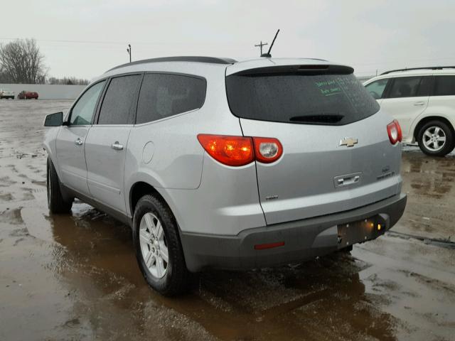 1GNLVGEDXAJ241747 - 2010 CHEVROLET TRAVERSE L SILVER photo 3