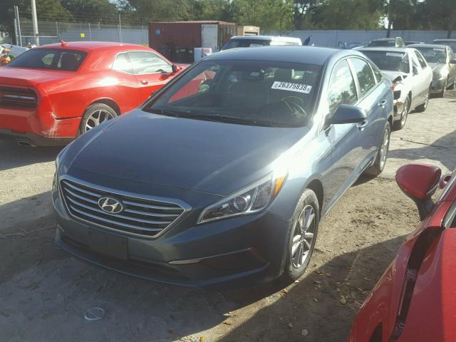 5NPE24AF4GH357639 - 2016 HYUNDAI SONATA SE BLUE photo 2