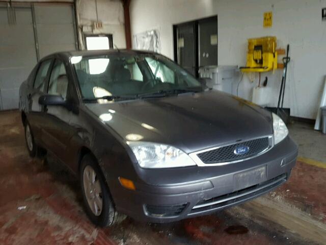 1FAHP34N97W154919 - 2007 FORD FOCUS ZX4 GRAY photo 1