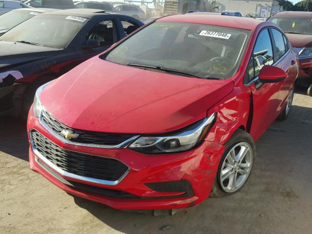 1G1BE5SM2H7227676 - 2017 CHEVROLET CRUZE LT RED photo 2