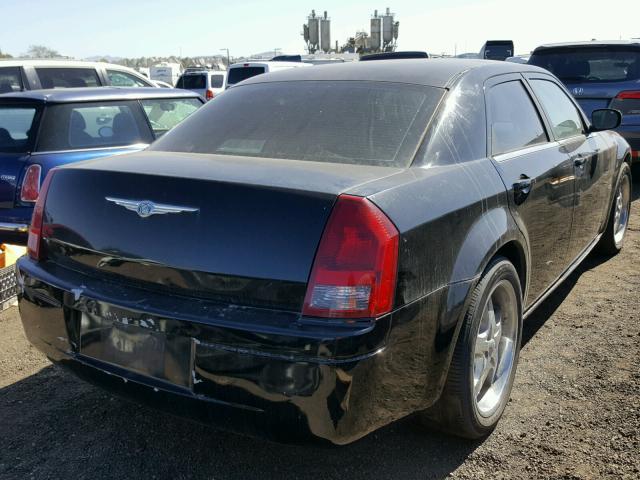 2C3JA43R55H142614 - 2005 CHRYSLER 300 BLACK photo 4