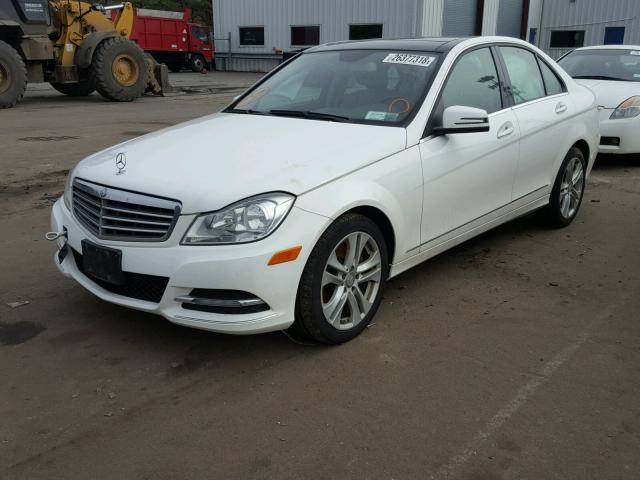 WDDGF8AB7DG071047 - 2013 MERCEDES-BENZ C 300 4MAT WHITE photo 2