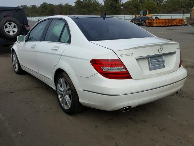 WDDGF8AB7DG071047 - 2013 MERCEDES-BENZ C 300 4MAT WHITE photo 3