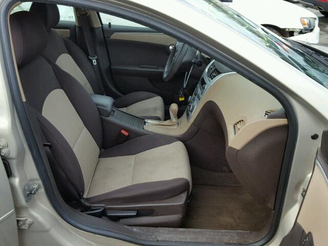 1G1ZB5EB0AF268059 - 2010 CHEVROLET MALIBU LS Bej foto 5