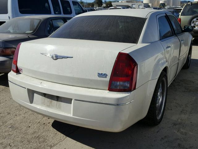 2C3AA53G95H597731 - 2005 CHRYSLER 300 TOURIN WHITE photo 4