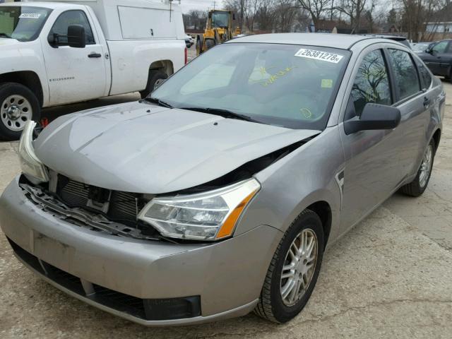 1FAHP35N18W125608 - 2008 FORD FOCUS SE SILVER photo 2