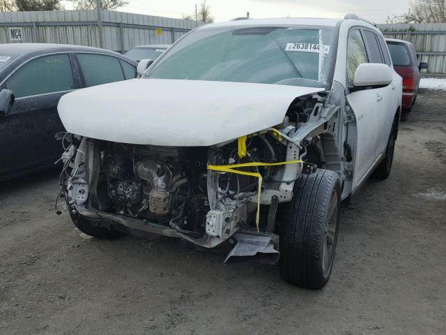 5TDDK3EH6DS263673 - 2013 TOYOTA HIGHLANDER WHITE photo 2