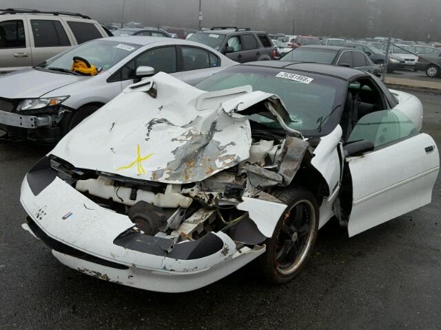 2G1FP22P8S2133692 - 1995 CHEVROLET CAMARO Z28 WHITE photo 2