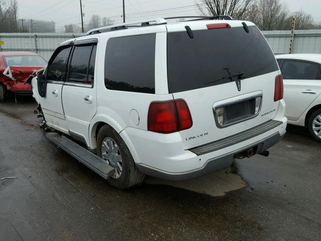 5LMFU28R03LJ28702 - 2003 LINCOLN NAVIGATOR WHITE photo 3