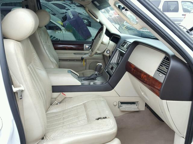 5LMFU28R03LJ28702 - 2003 LINCOLN NAVIGATOR WHITE photo 5