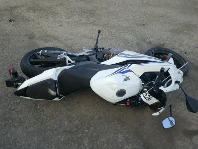 MLHPC4462G5300466 - 2016 HONDA CBR500 R WHITE photo 9