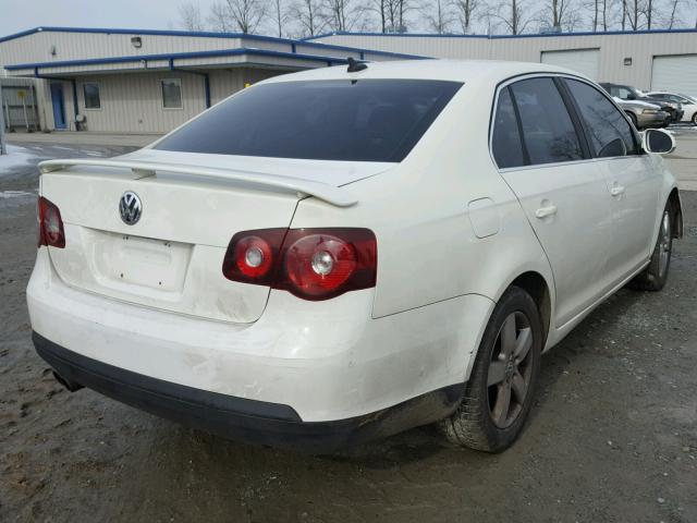 3VWRM71K58M191196 - 2008 VOLKSWAGEN JETTA SE WHITE photo 4