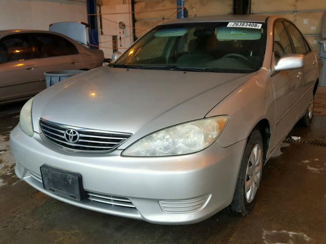 4T1BE32K96U666569 - 2006 TOYOTA CAMRY LE SILVER photo 2