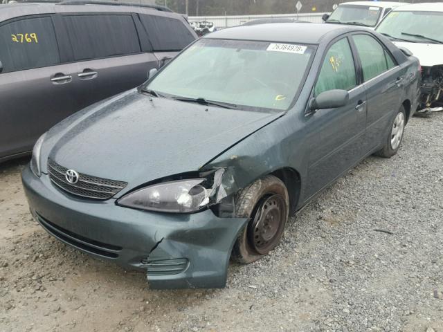 4T1BE32K12U546646 - 2002 TOYOTA CAMRY LE GREEN photo 2