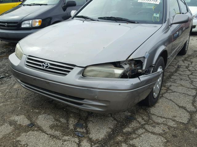 4T1BG22K1WU340849 - 1998 TOYOTA CAMRY CE GRAY photo 9