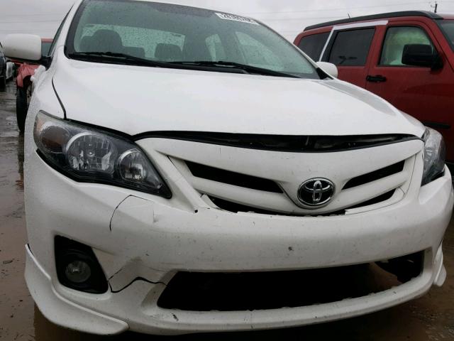 2T1BU4EE1BC599606 - 2011 TOYOTA COROLLA BA WHITE photo 9