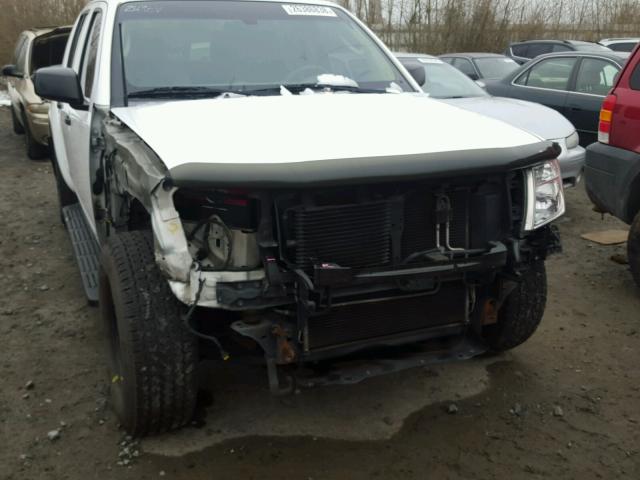 1N6AD07W38C425030 - 2008 NISSAN FRONTIER C WHITE photo 9