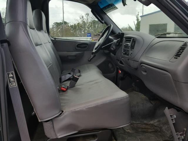 1FTRF17282NB82698 - 2002 FORD F150 绿色 照片 5