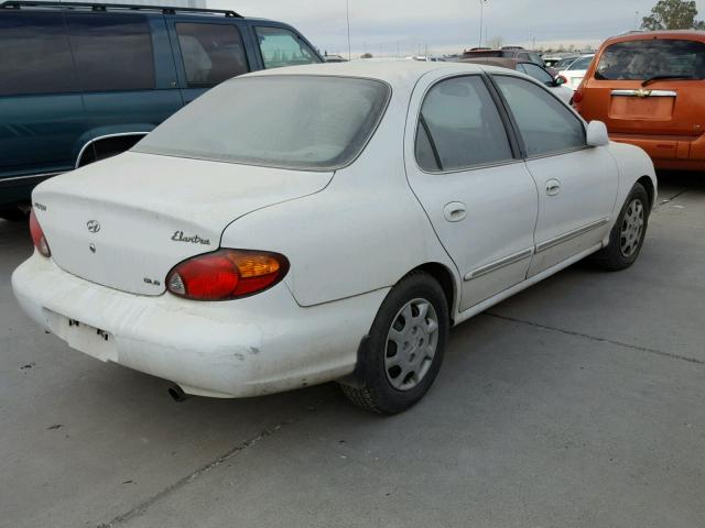 KMHJF35F3YU019286 - 2000 HYUNDAI ELANTRA GL WHITE photo 4