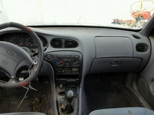 KMHJF35F3YU019286 - 2000 HYUNDAI ELANTRA GL WHITE photo 9