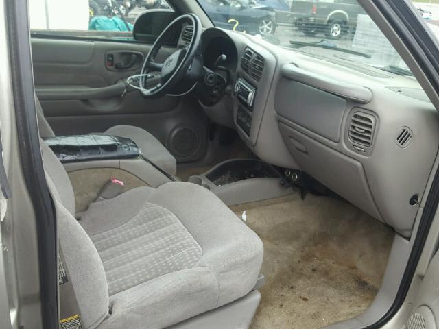 1GNDT13W42K155292 - 2002 CHEVROLET BLAZER TAN photo 5