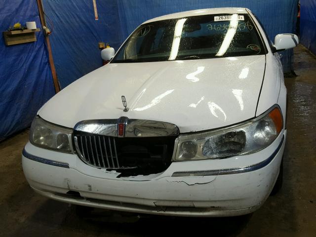 1LNHM81WXYY827571 - 2000 LINCOLN TOWN CAR E WHITE photo 9