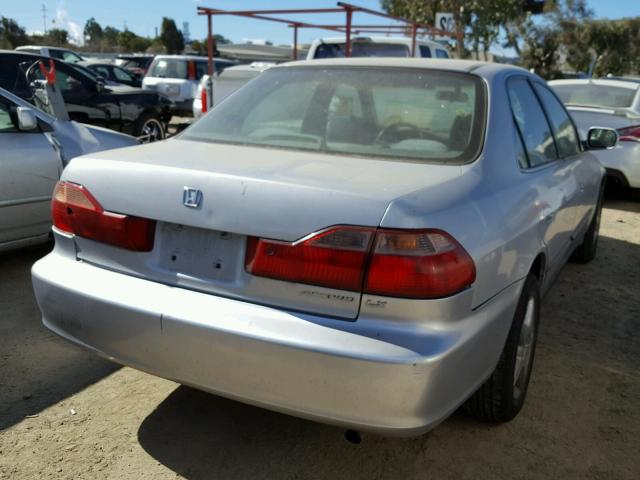 1HGCG6655XA014416 - 1999 HONDA ACCORD LX SILVER photo 4