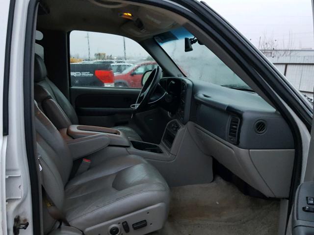 1GNEC16TX3J160963 - 2003 CHEVROLET SUBURBAN C WHITE photo 5