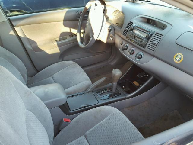 4T1BE32K52U618089 - 2002 TOYOTA CAMRY LE CHARCOAL photo 5