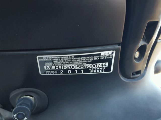 MLHJF2805B5000744 - 2011 HONDA PCX Blanc photo 10