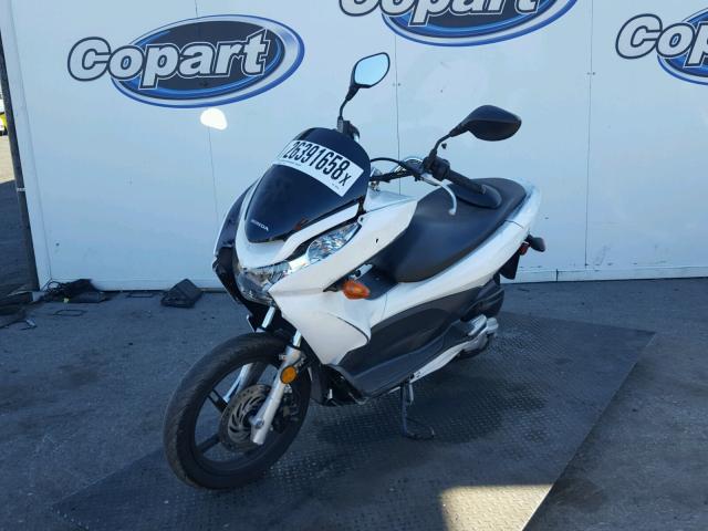 MLHJF2805B5000744 - 2011 HONDA PCX Blanc photo 2