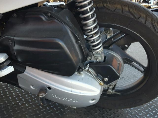 MLHJF2805B5000744 - 2011 HONDA PCX Blanc photo 7